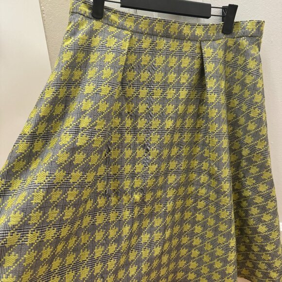 Houndstooth Fit and Flare Skirt (L) - Picture 4 of 11